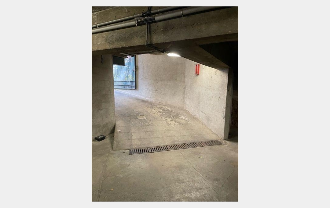 Annonces AUBAGNE : Garage / Parking | MARSEILLE (13004) | 15 m2 | 110 € 