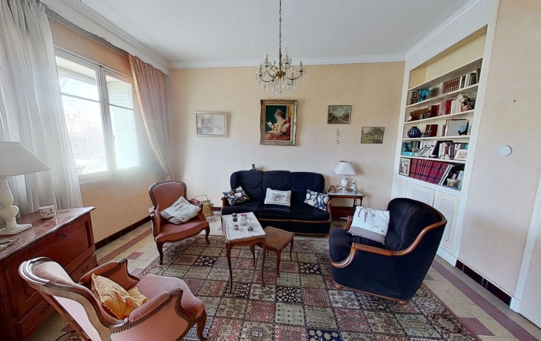 Annonces AUBAGNE : Appartement | MARSEILLE (13004) | 95 m2 | 196 000 € 