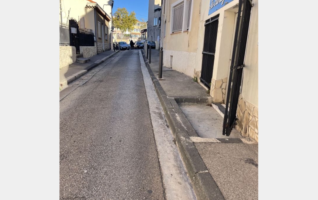 Annonces AUBAGNE : Local / Bureau | MARSEILLE (13013) | 40 m2 | 580 € 