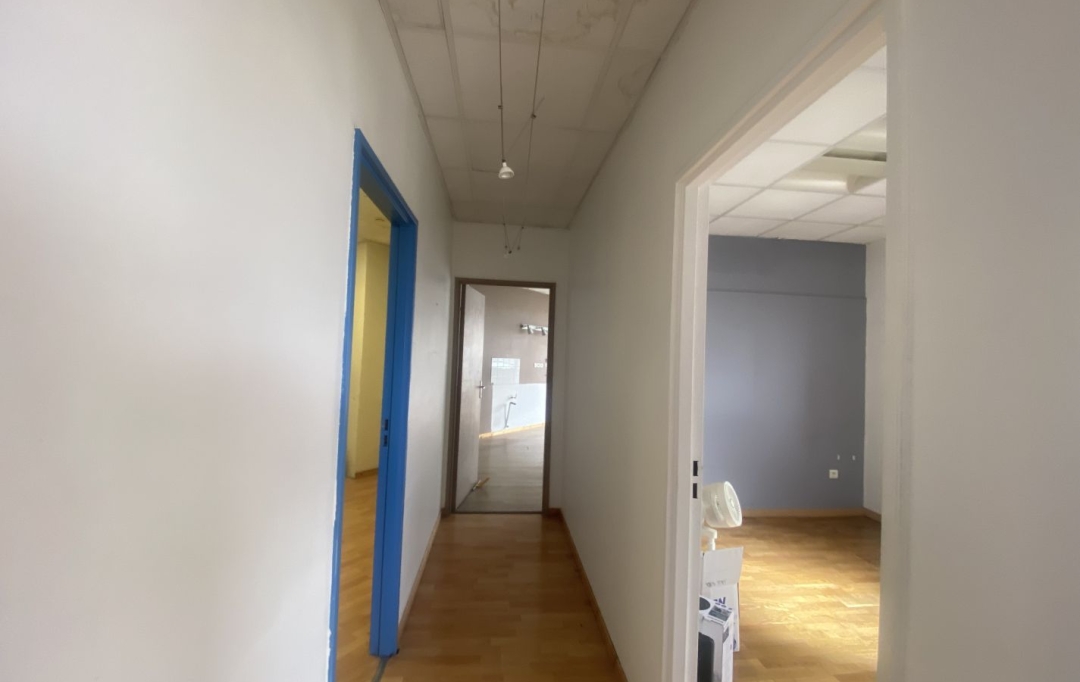 Annonces AUBAGNE : Local / Bureau | MARSEILLE (13013) | 68 m2 | 175 000 € 