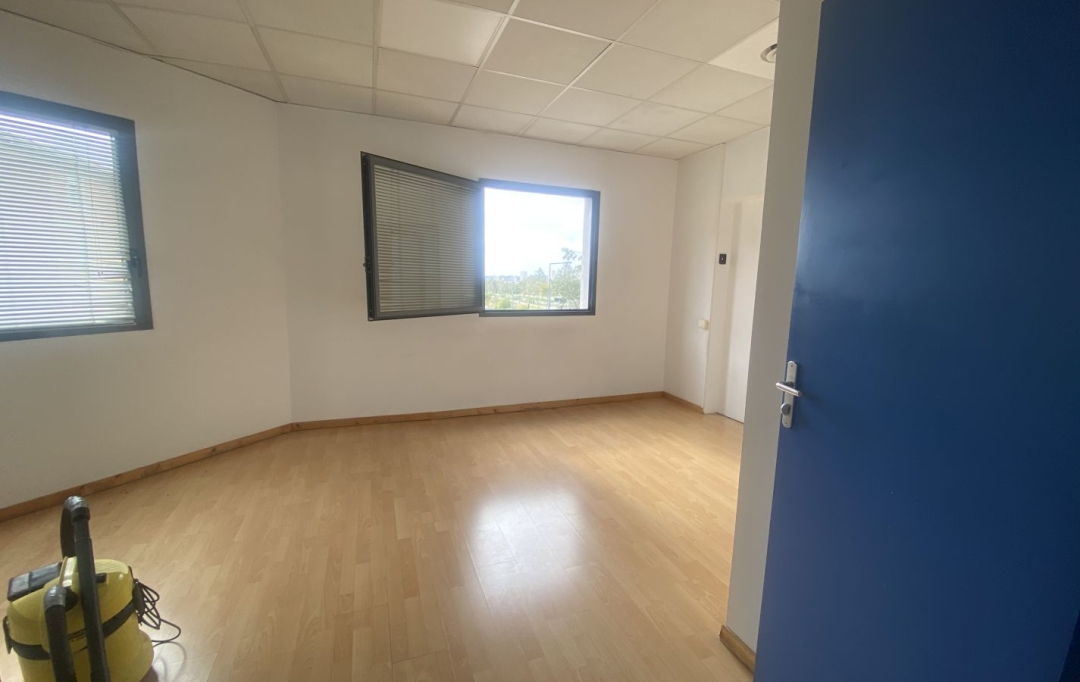 Annonces AUBAGNE : Local / Bureau | MARSEILLE (13013) | 68 m2 | 175 000 € 