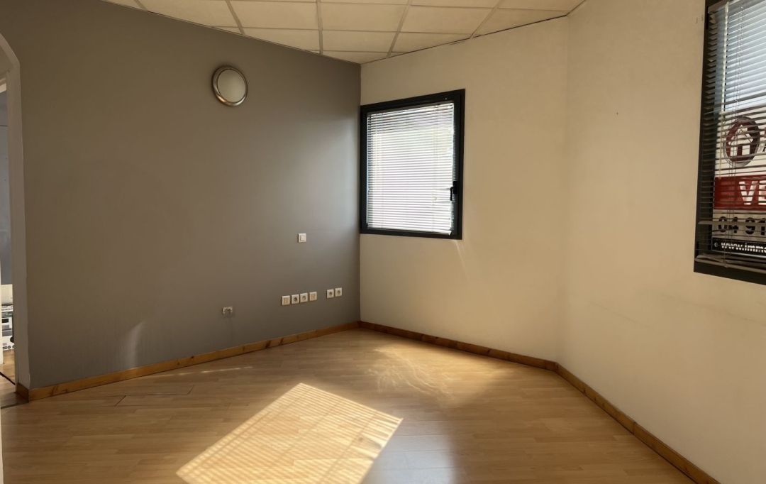 Annonces AUBAGNE : Local / Bureau | MARSEILLE (13013) | 68 m2 | 175 000 € 