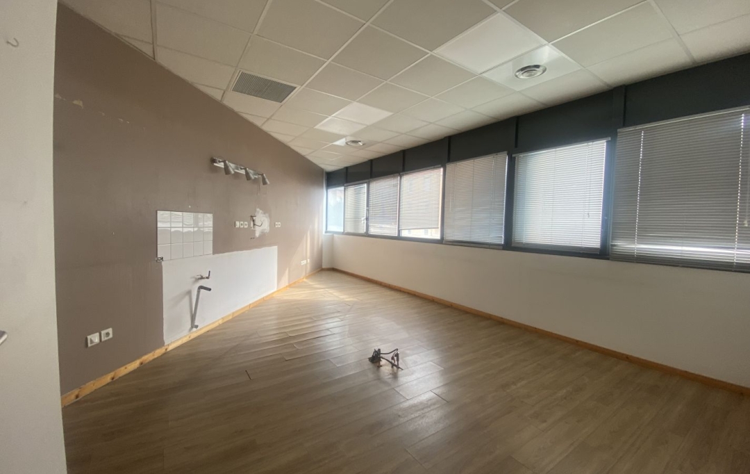 Annonces AUBAGNE : Local / Bureau | MARSEILLE (13013) | 68 m2 | 175 000 € 