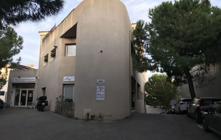 Activité commerciale   MARSEILLE  75 m2 163 400 € 